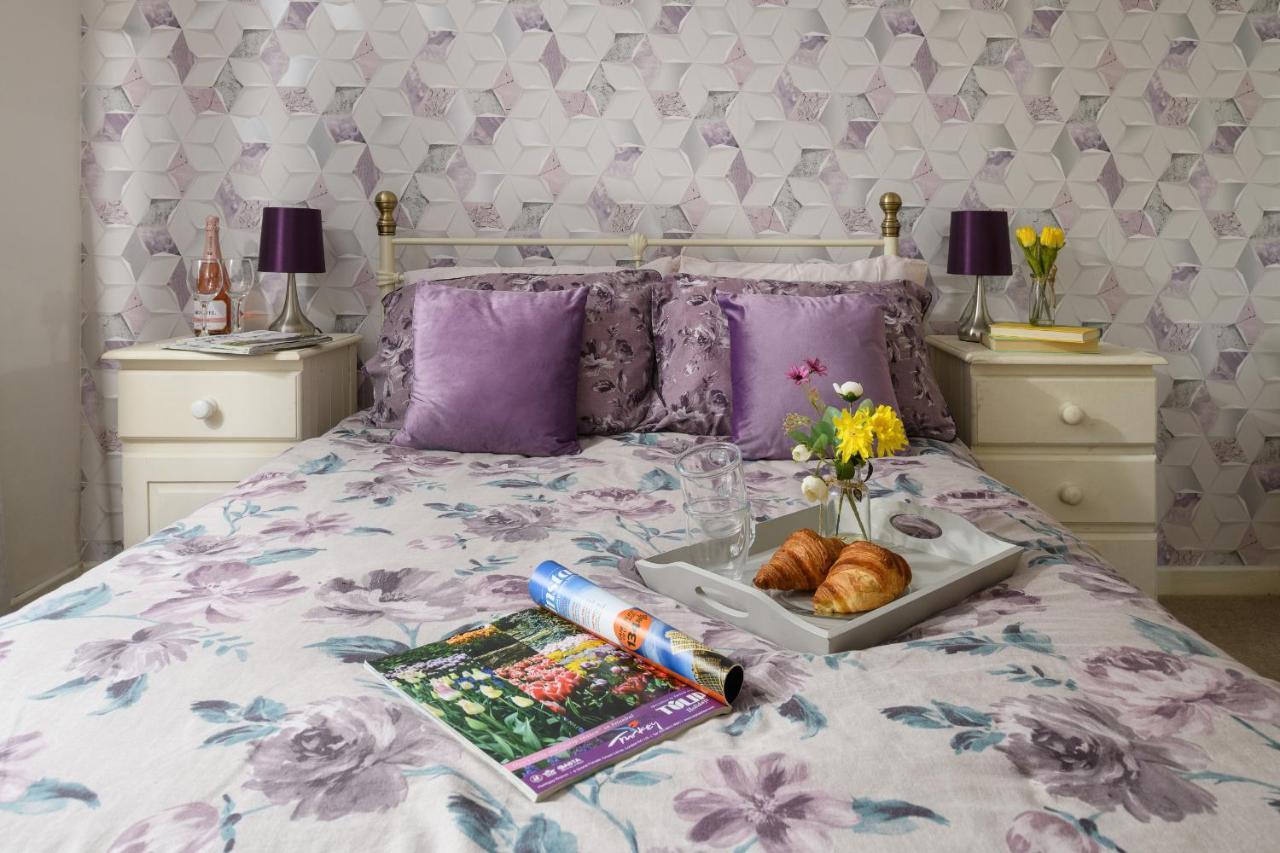 Finest Retreats - Golygfa O'R Castell - Castle Views Apartment ฮาเลค ภายนอก รูปภาพ