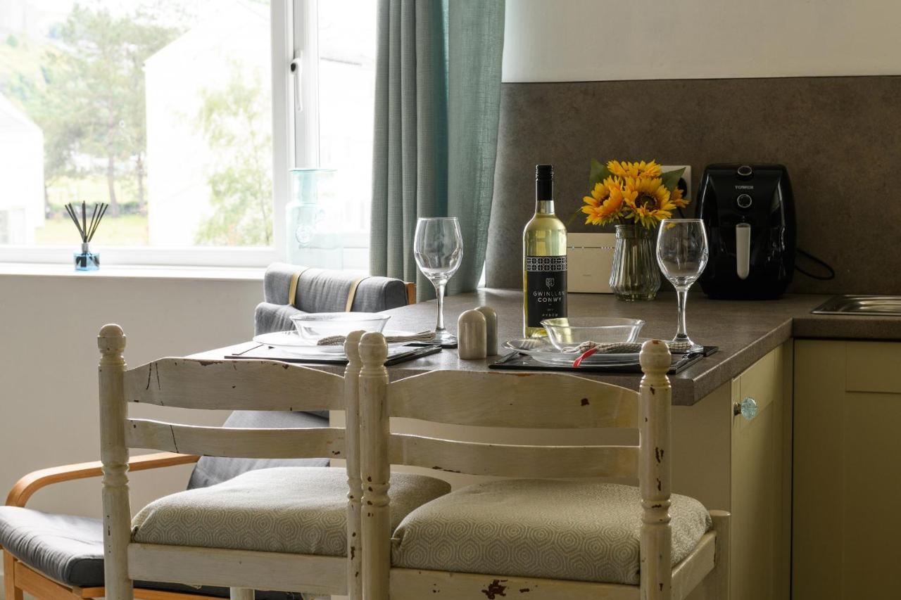 Finest Retreats - Golygfa O'R Castell - Castle Views Apartment ฮาเลค ภายนอก รูปภาพ