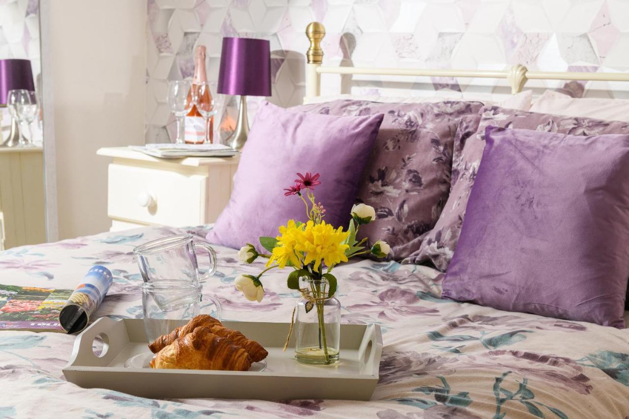Finest Retreats - Golygfa O'R Castell - Castle Views Apartment ฮาเลค ภายนอก รูปภาพ