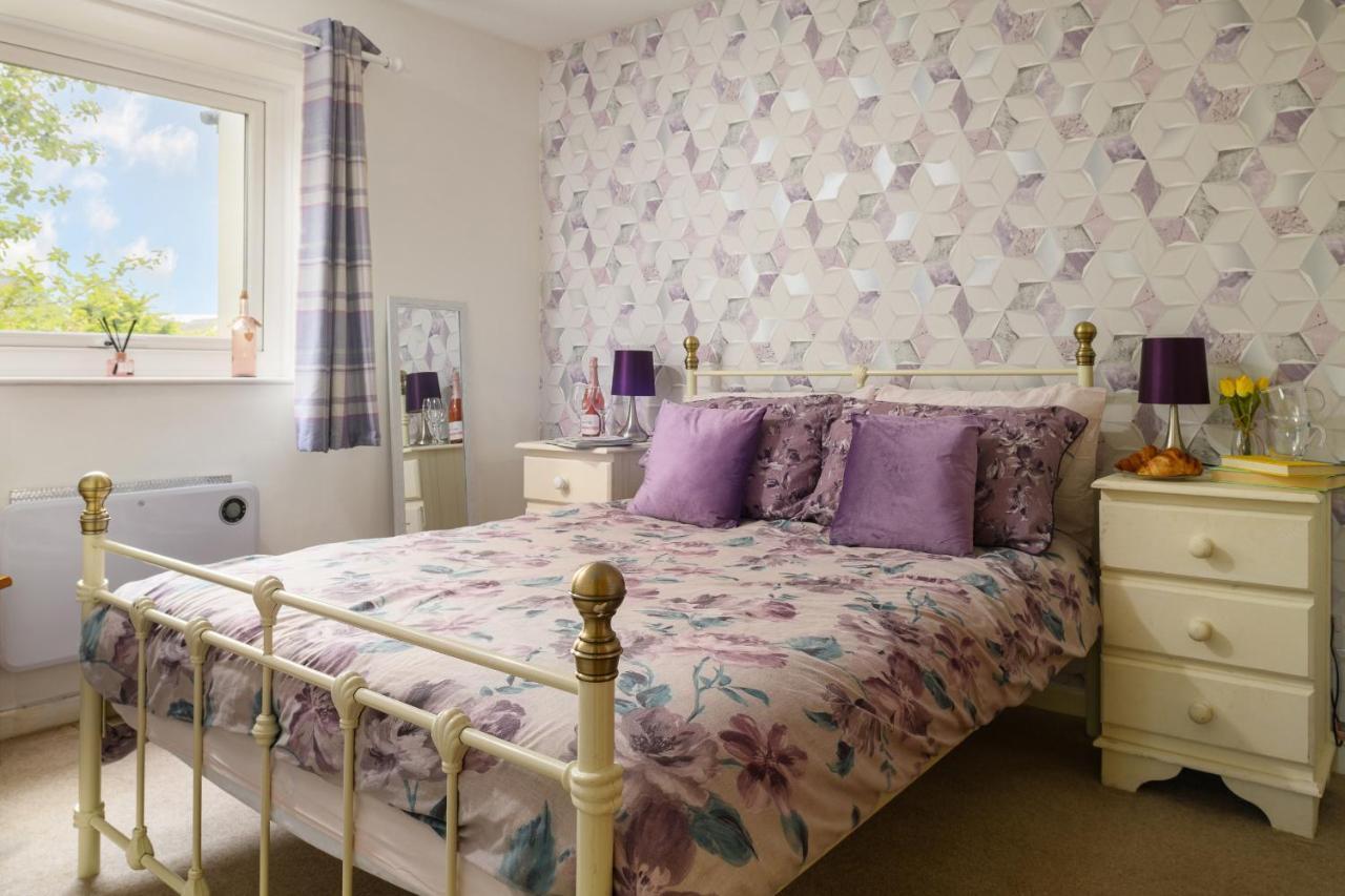 Finest Retreats - Golygfa O'R Castell - Castle Views Apartment ฮาเลค ภายนอก รูปภาพ